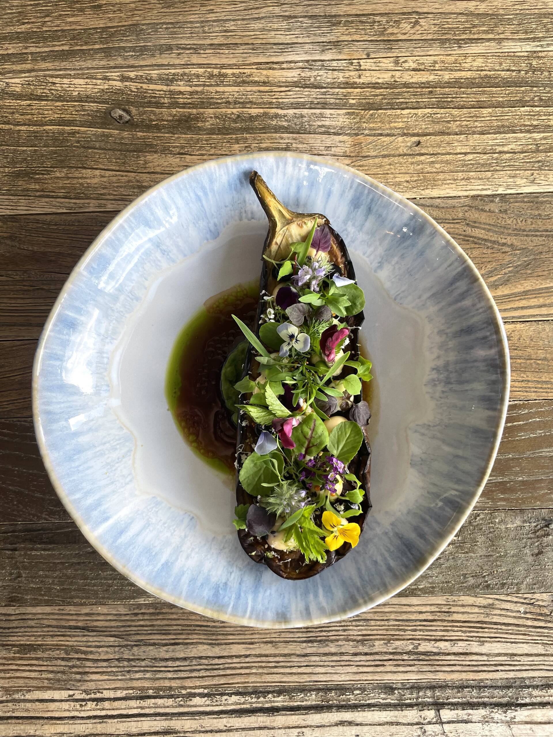 Aubergine, Miso, Tandoorisud, Kräuter, Meerrettich 24